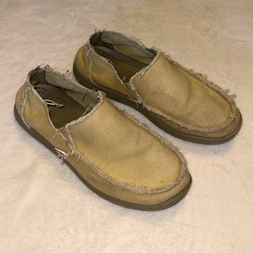 Men’s 9 CROCS Santa Cruz Slip-on